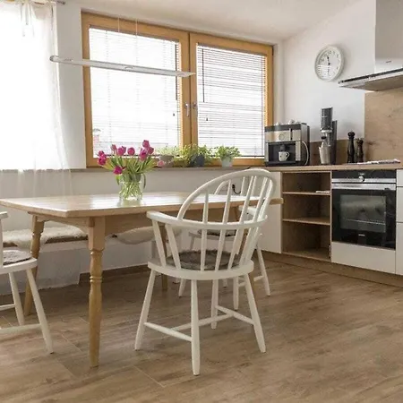 With 2 Bedrooms Semesterbostad *