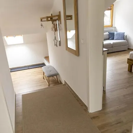 With 2 Bedrooms Будинок відпочинку *
